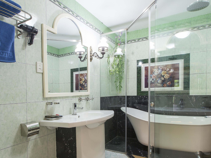 Bathroom 3, Dragon Hotel, Tây Hồ