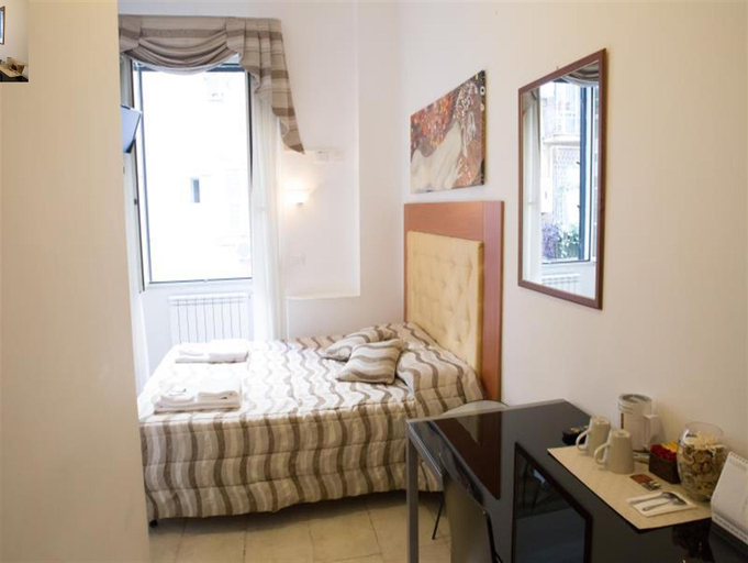 Others 4, B&B Piumith, Rome