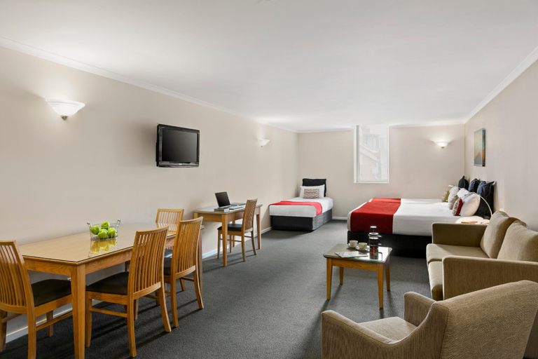 Others 2, Hotel Waterfront, Hobart