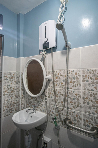 Room 3, 702 Queens Hometel, Tagum City
