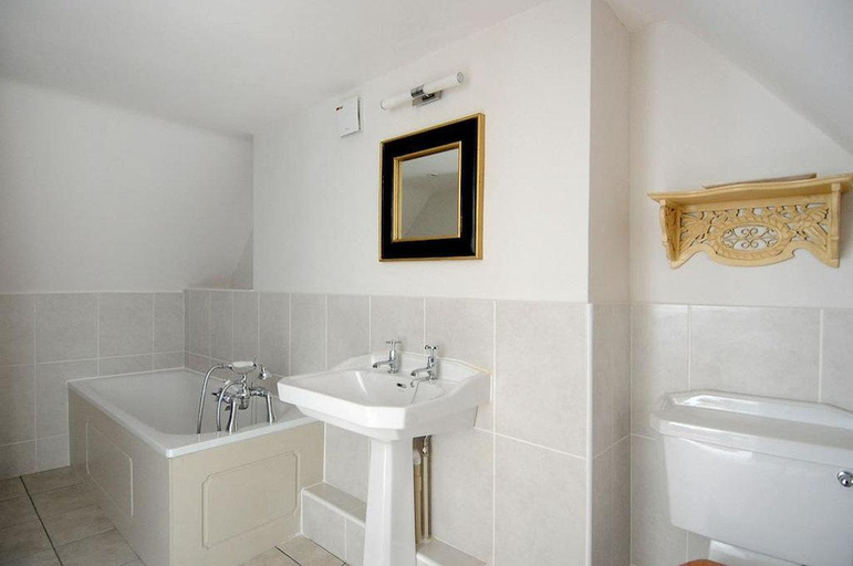 Bathroom 4, The William Cecil Hotel, Lincolnshire