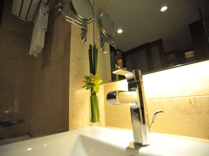 Bathroom 5, Fuyang International Trade Centre Hotel, Hangzhou