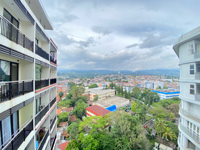 Comfy Studio Premium at Beverly Dago Apartment By Travelio, Bandung