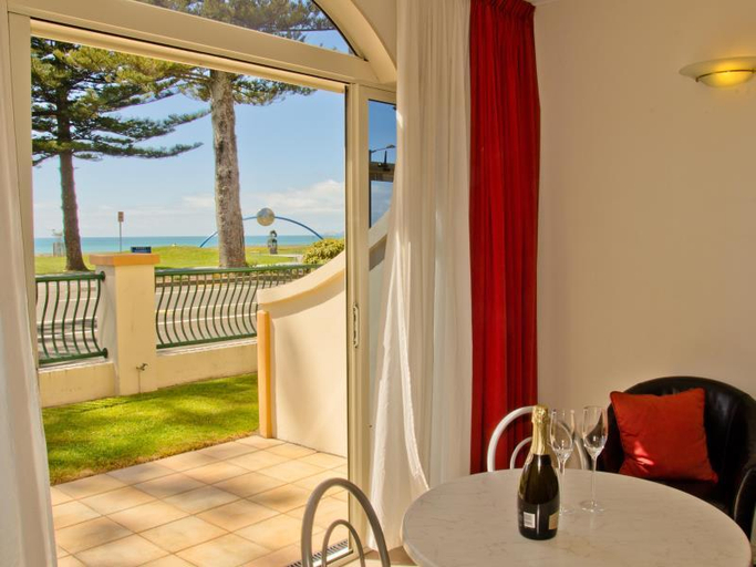 Others 3, Beach Front Motel, Napier