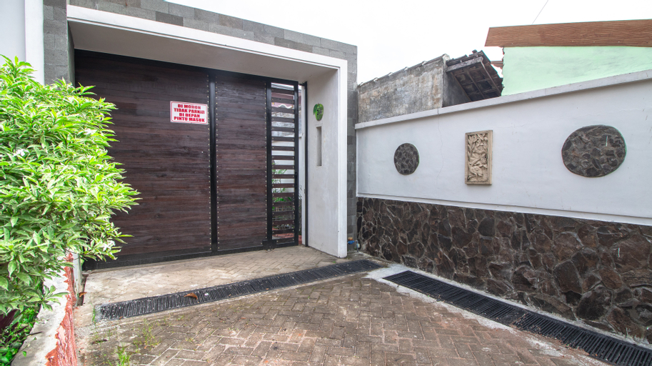 Public Area 21