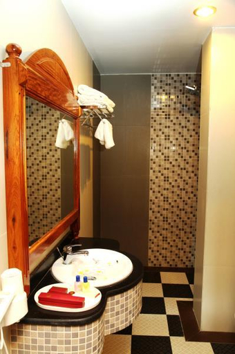 Bathroom 3, King Fy Hotel, Svay Pao