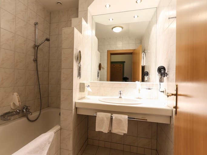 Bathroom 3, Hotel Mittagskogel Pitztal, Imst