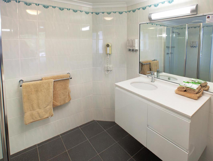 Bedroom 5, Fairway Motor Inn, Bega Valley