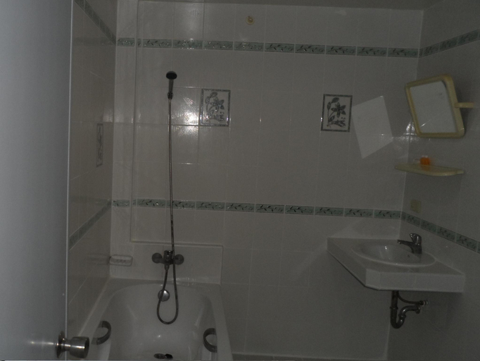 Bathroom 5, Andamansea Guesthouse, Pulau Phuket