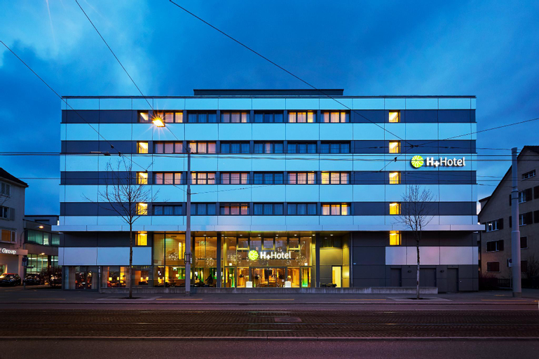 Exterior & Views 9