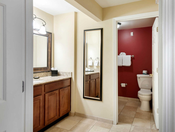 Bathroom 4, Clarion Collection Hotel Arlington Court Suites, Arlington