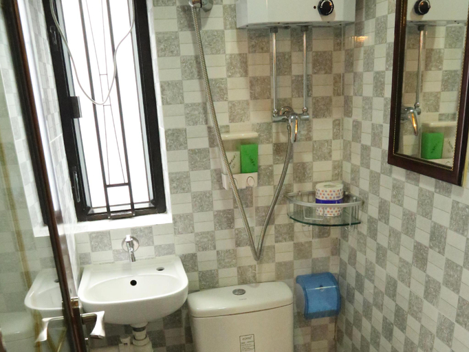 Bathroom 5, Australian Guest House - Sandhu Hotels (HK) Limited, Kowloon