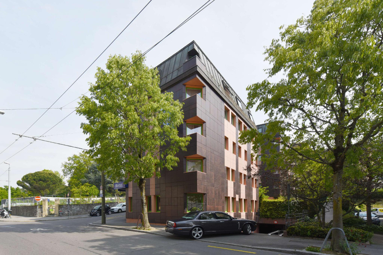 Exterior & Views