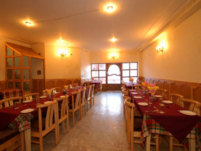 Food & Drinks, Clifftop Club, Chamoli