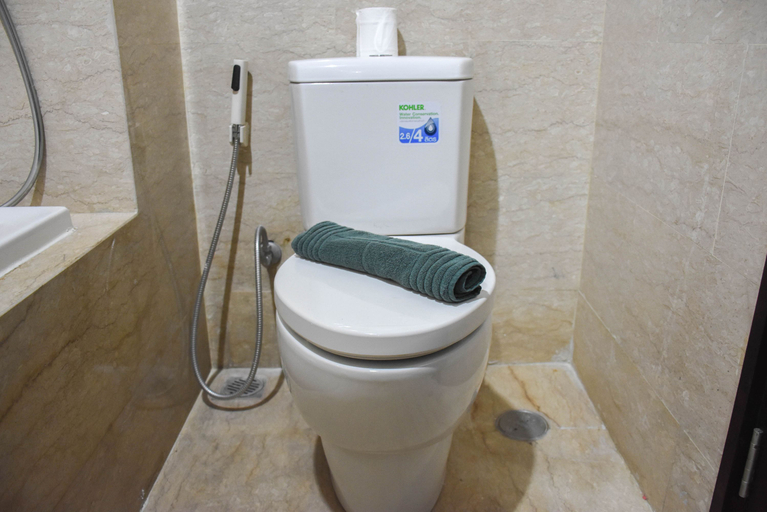 Bathroom 5, Comfort 1BR with Room Office at Menteng Park Apartment By Travelio, Jakarta Pusat