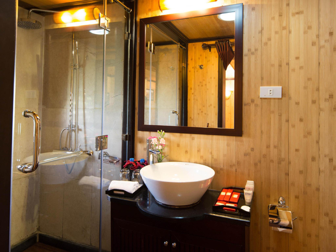 Bathroom 3, Syrena Cruise, Hạ Long