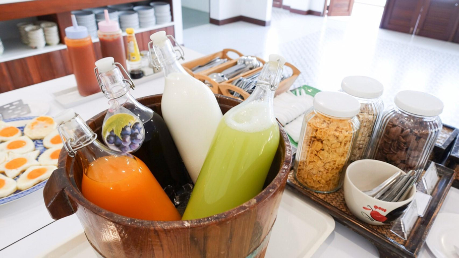 Food & Drinks 9