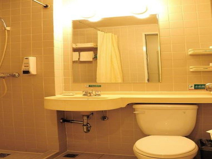 Bathroom, Jinjiang Inn Suzhou Sanxiang Square Metro Station, Suzhou