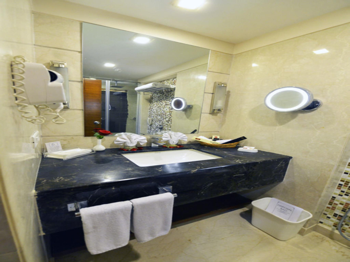 Bedroom 3, The Bristol Hotel - Gurgaon, Gurgaon