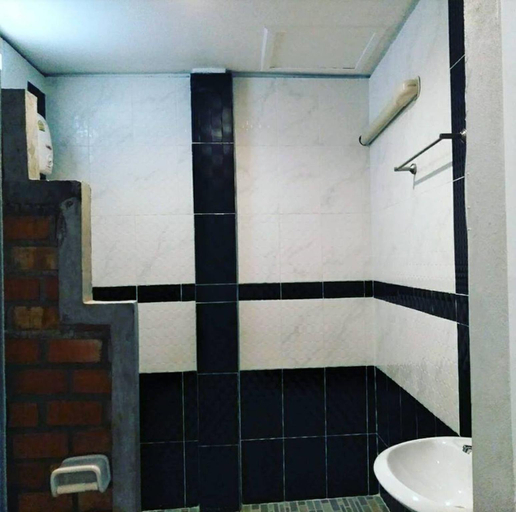 Bathroom 5, Lanta New Beach Resort, Ko Lanta