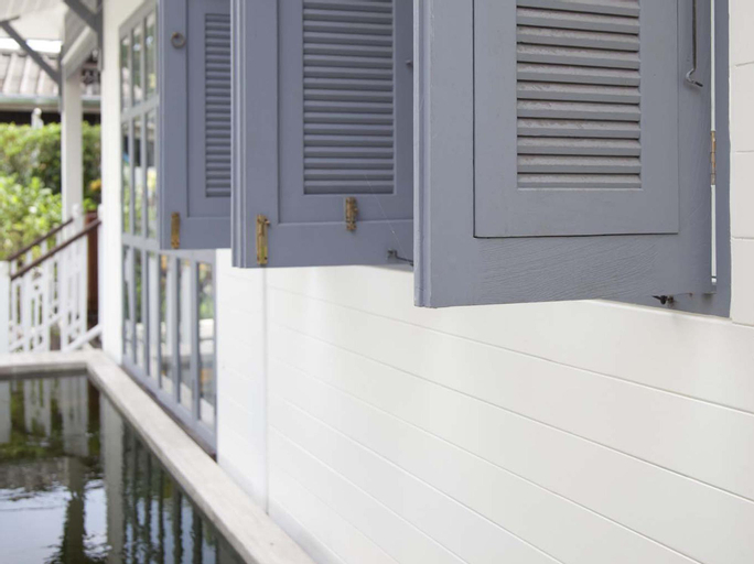Exterior & Views 21