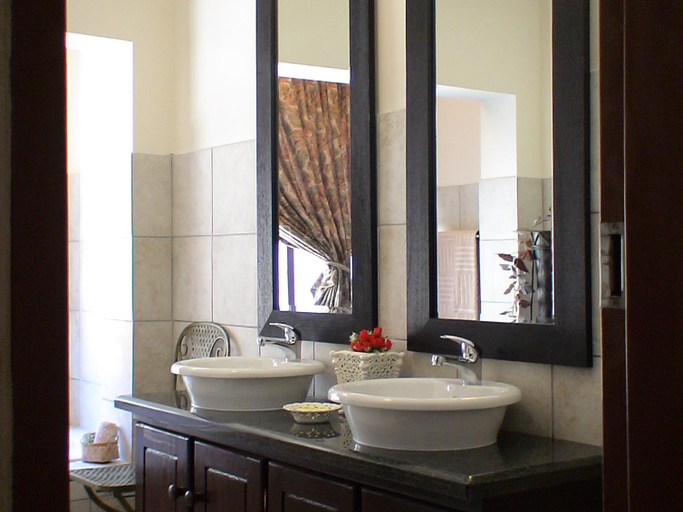 Bathroom 5, Villa Lugano Guest House, City of Johannesburg