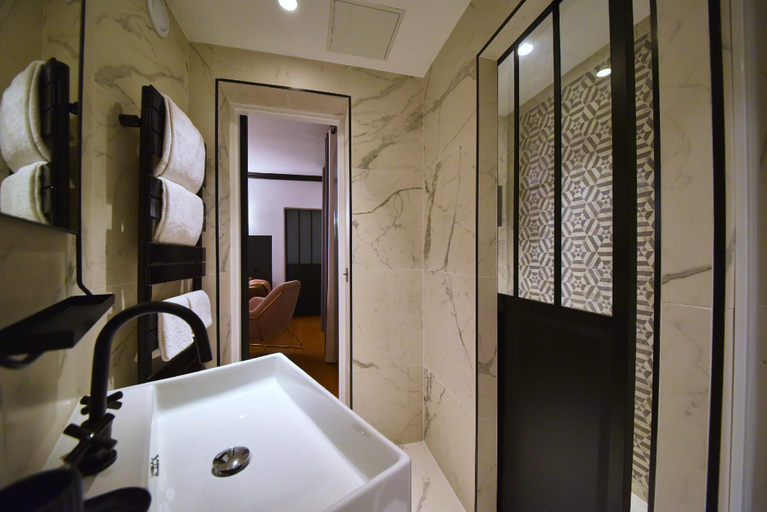 Bathroom 4, Madrigal Hotel, Paris