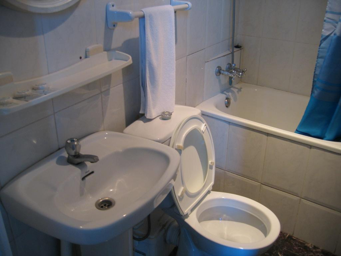 Bathroom 2, Pension Ciudadela, Barcelona