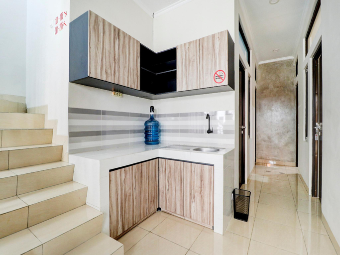 Public Area 2, OYO 90215 Ada Residence, Karawang