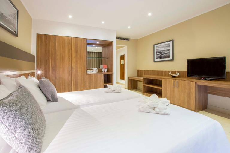 Bedroom 3, DoubleTree by Hilton Malta, Saint Paul's Bay