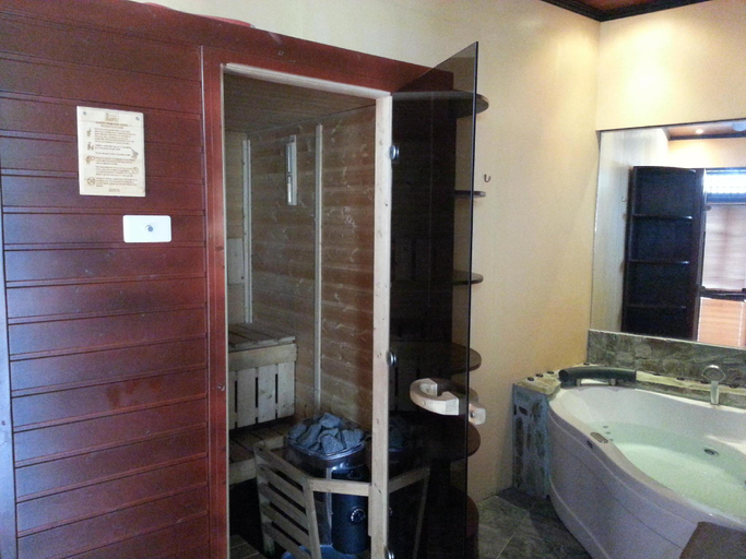 Bathroom 4, Utopia Resort & Spa, Puerto Galera