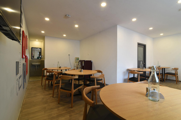 Food & Drinks 4, Super Townhouse Royapettah Near U.S Consulate, Chennai