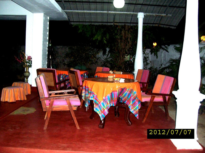Food & Drinks 5, Rock Cascade - Home Stay, Thamankaduwa