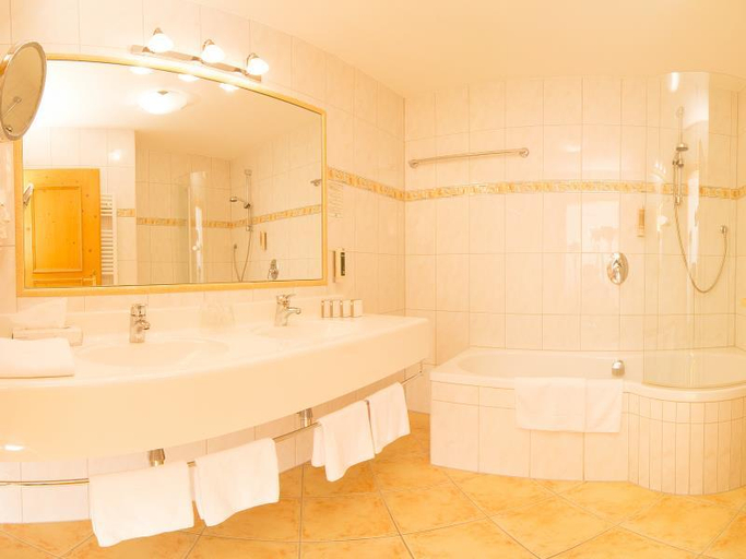 Bathroom 4, Alpenhotel Tirolerhof, Innsbruck Land