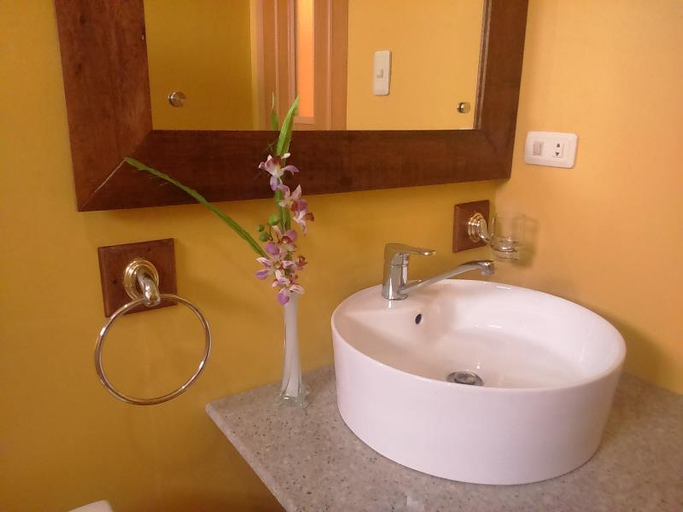 Bathroom 4, Bohol Casa Nino Beach Resort, Panglao