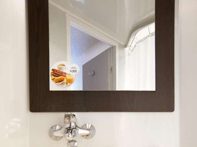 Bathroom 5, Hotel Premiere Classe Tours Sud - Chambray Les Tours, Indre-et-Loire
