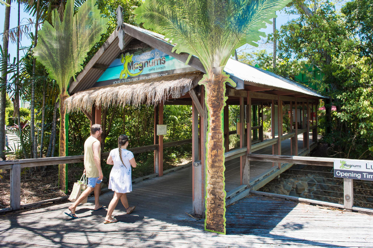 Magnums Airlie Beach – Adults only., Whitsunday