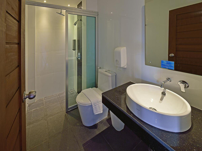 Bathroom 4, Riverside Hotel, Mueang Krabi