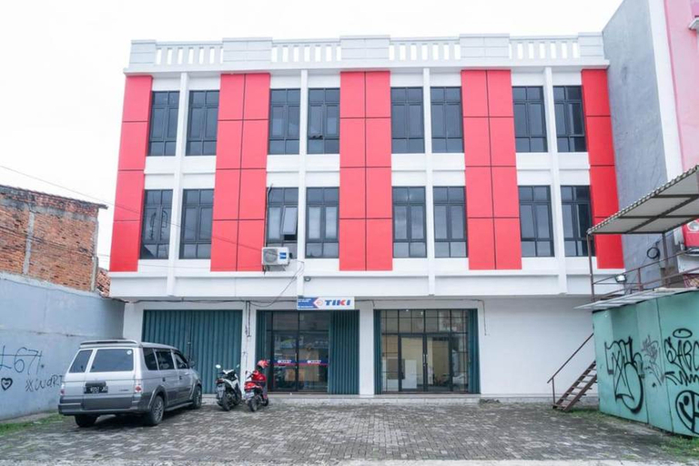 Exterior & Views, RedDoorz near Stasiun Tangerang, Tangerang