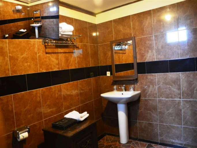 Bathroom 5, Joglo Plawang Villa & Resort, Sleman