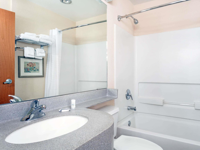 Bathroom 3, Microtel Inn & Suites by Wyndham Houma, Terrebonne
