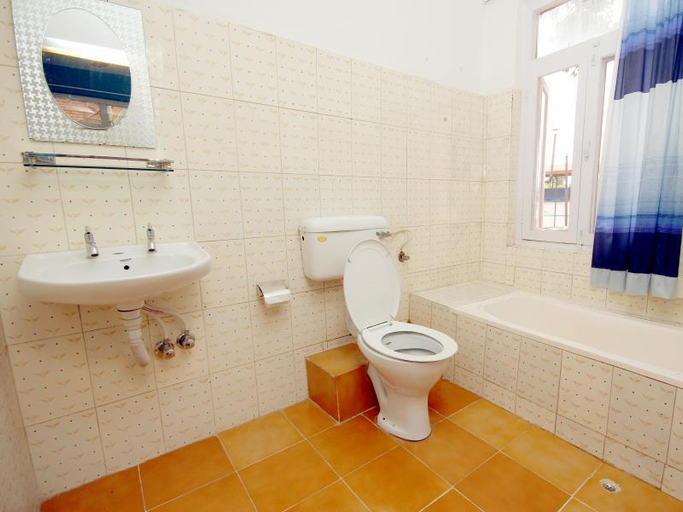 Bathroom 5, Hotel Backpackers Inn, Bagmati