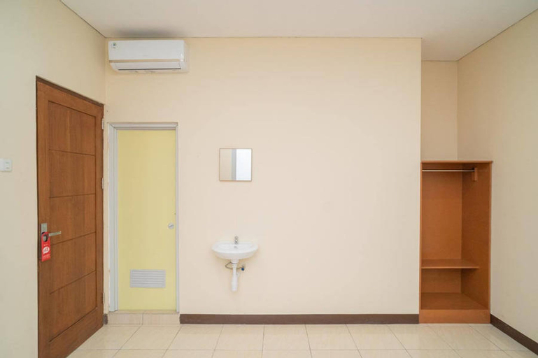 Bedroom 4, RedDoorz near Stasiun Tangerang, Tangerang