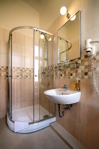 Bathroom 5, Hotel Taurus, Praha 2
