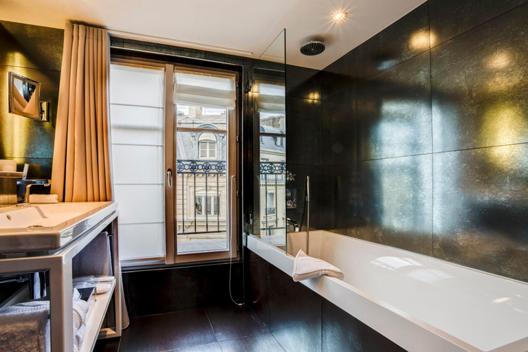 Bathroom 5, Le Pavillon des Lettres, Paris