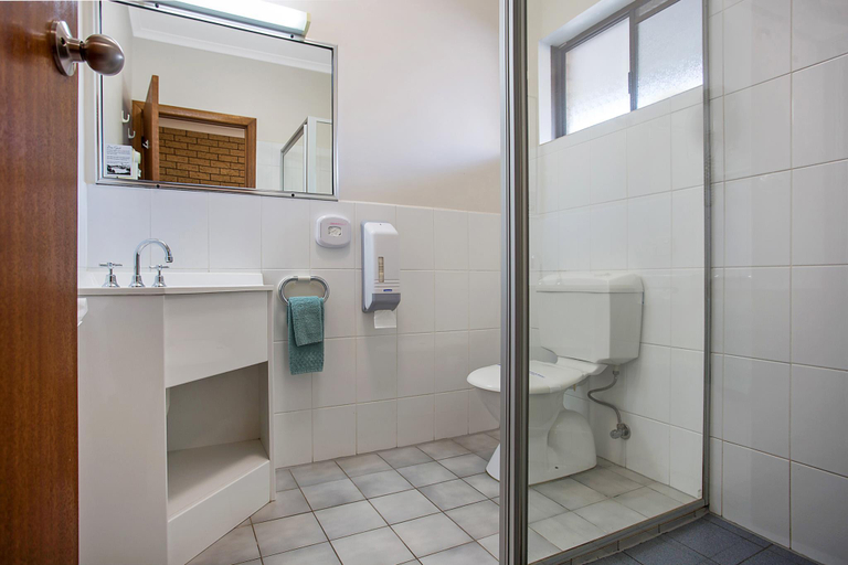 Bathroom 4, Manifold Motor Inn, Corangamite - North