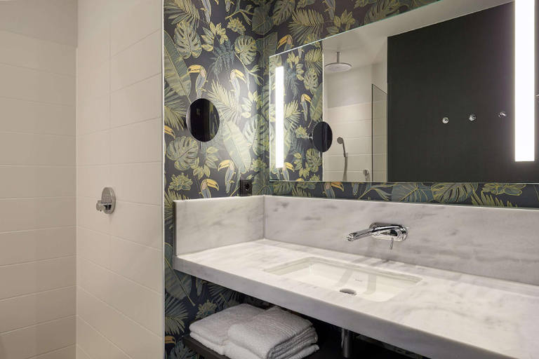 Bathroom 5, Van der Valk Hotel Amsterdam - Amstel, Amsterdam