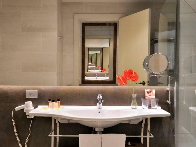 Bathroom 4, Duquesa de Cardona 4* Sup, Barcelona