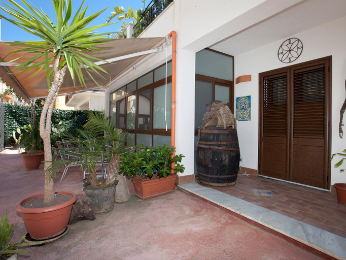 Others 5, Kunesias B&B, Palermo