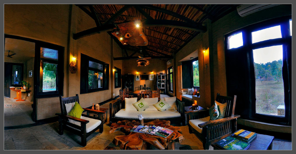 Public Area, Kings Lodge, Umaria